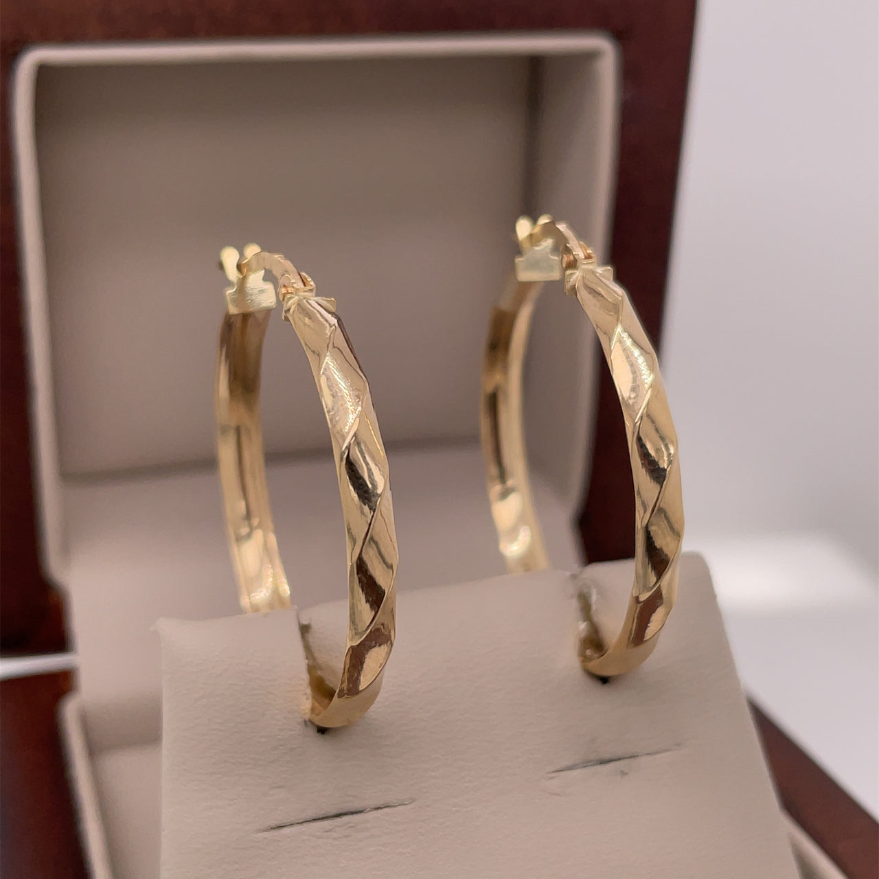 Arracada Oro 10k - Curveada con Diámetro de 2.8/3.5/4.5 cm