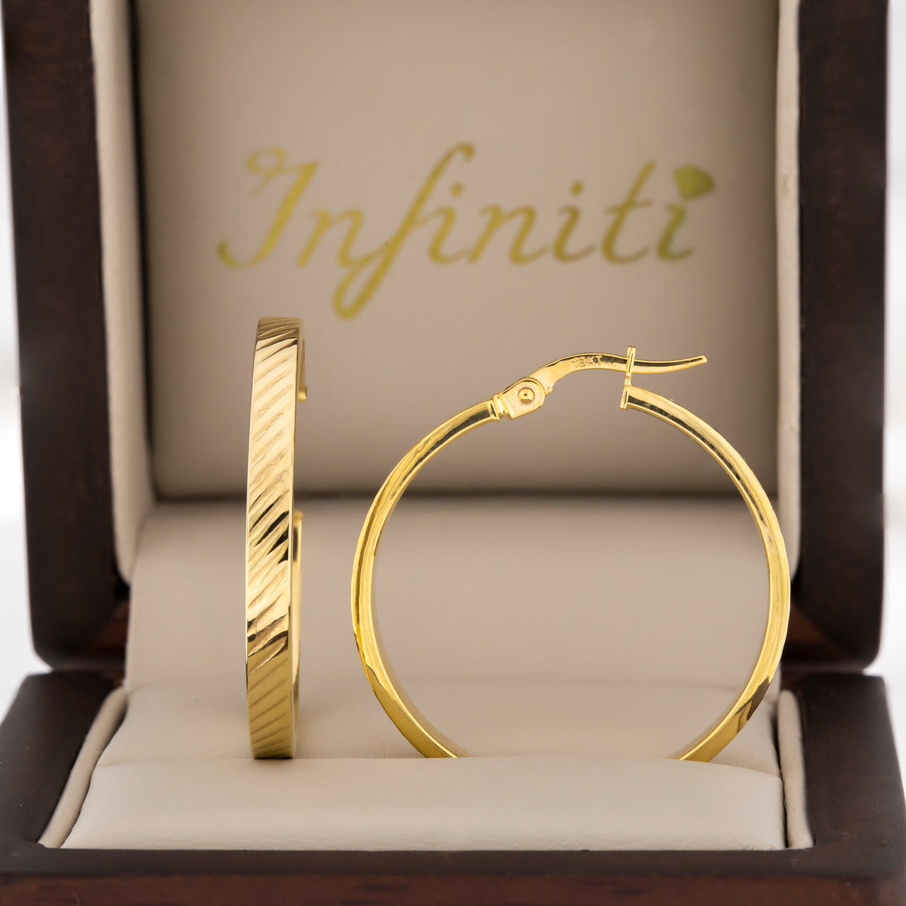 Arracada Oro 10k - Texturizada 3 y 3.4 cm Diámetro