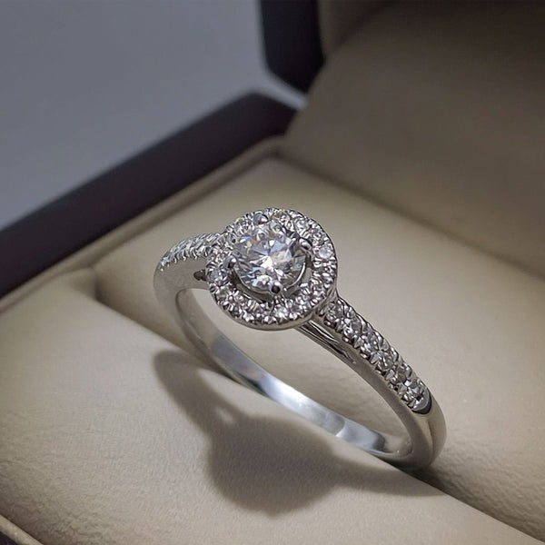 Anillo de Compromiso con Diamante