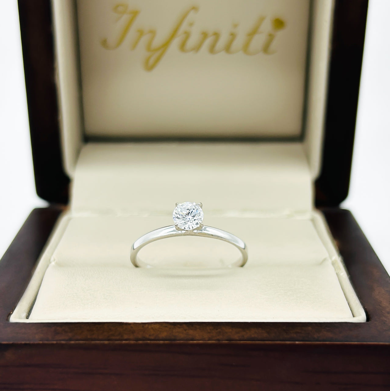 Anillo Oro Blanco 10k - Solitario con Zirconia de 4 mm
