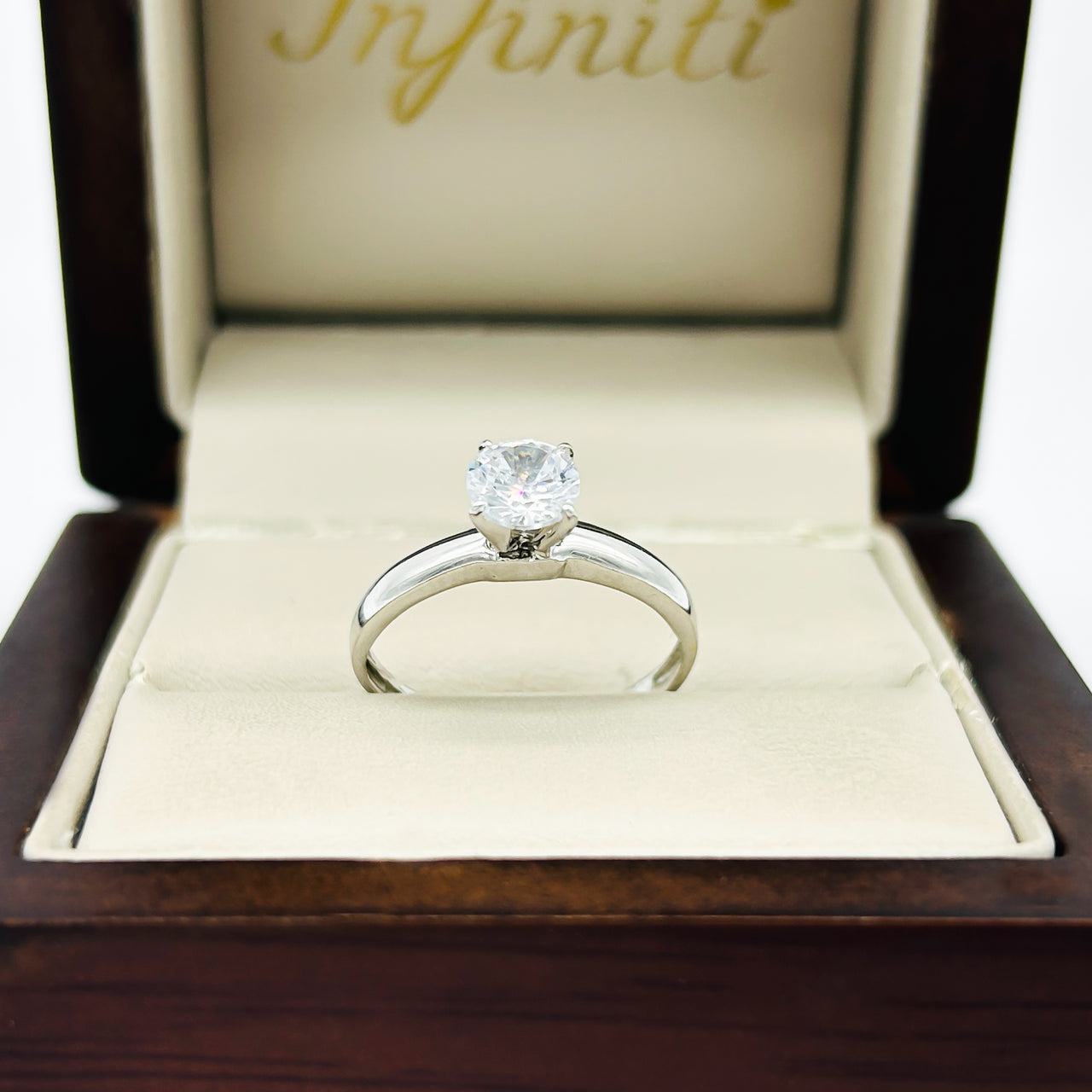 Anillo Oro Blanco 10k, Zirconia de 5.50 mm
