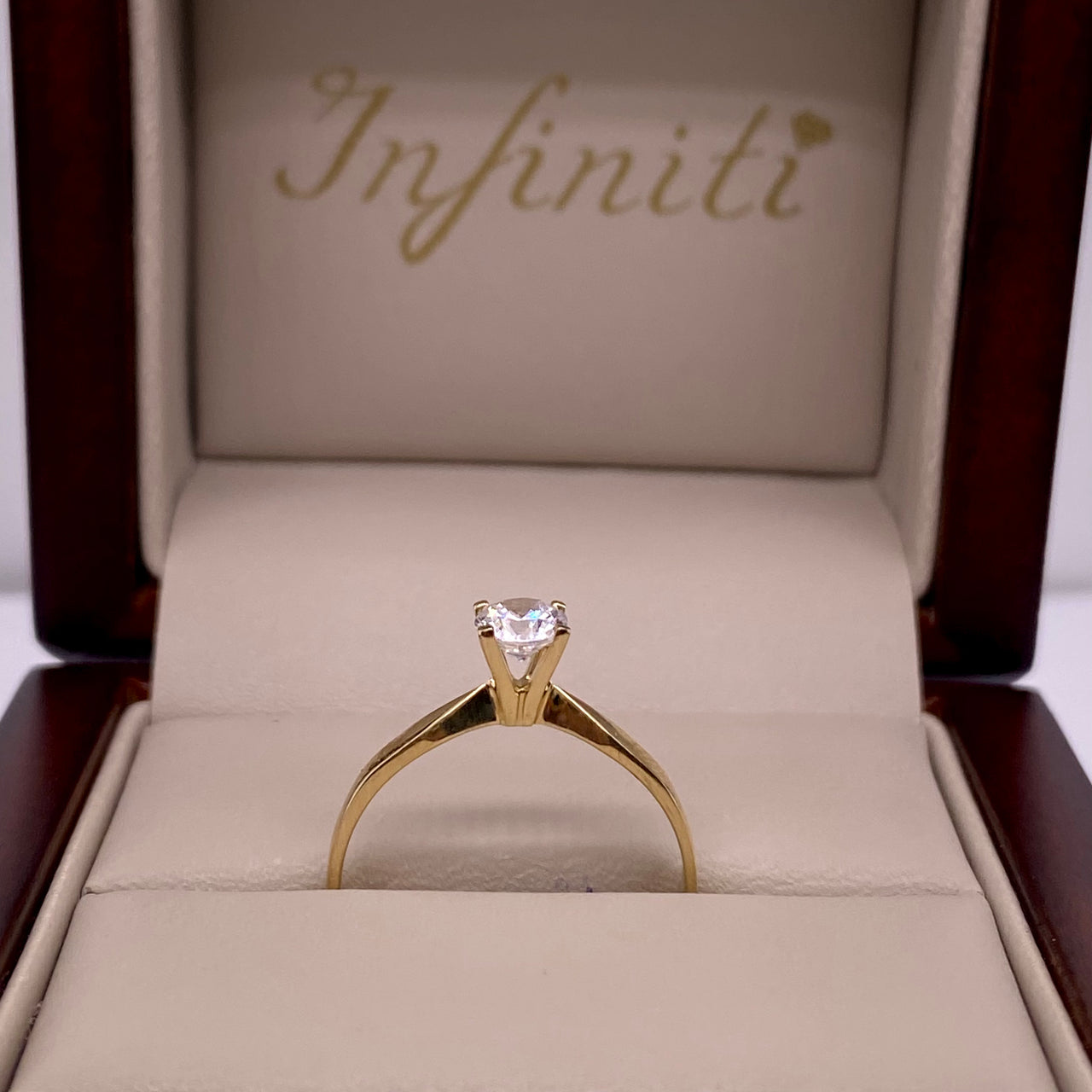 Anillo Oro 10k - Solitario con Zirconia de 4 mm