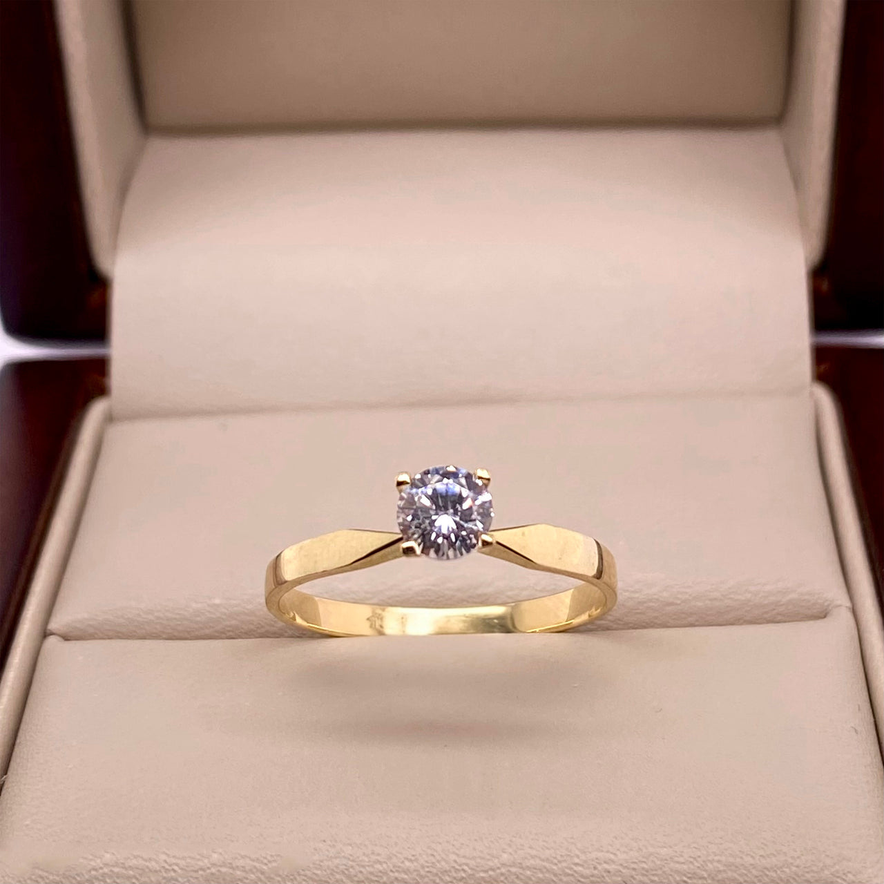 Anillo Oro 10k - Solitario con Zirconia de 4 mm