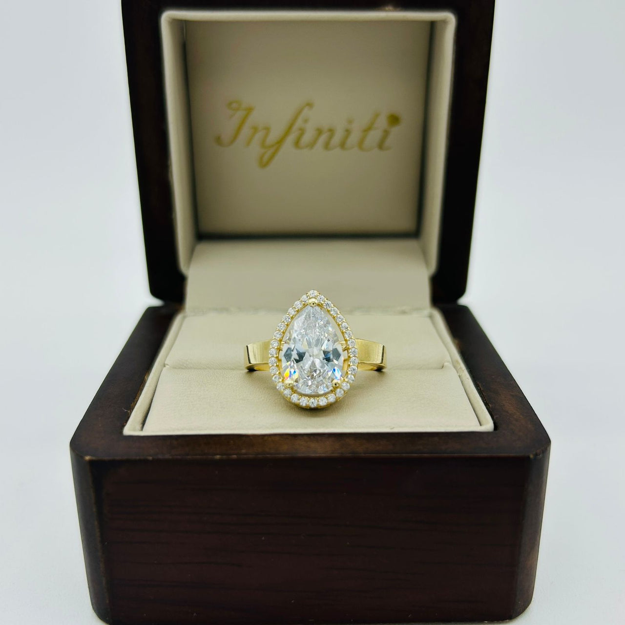 Anillo Oro 14k - Halo con Zirconia de Pera Blanca 12.5 mm