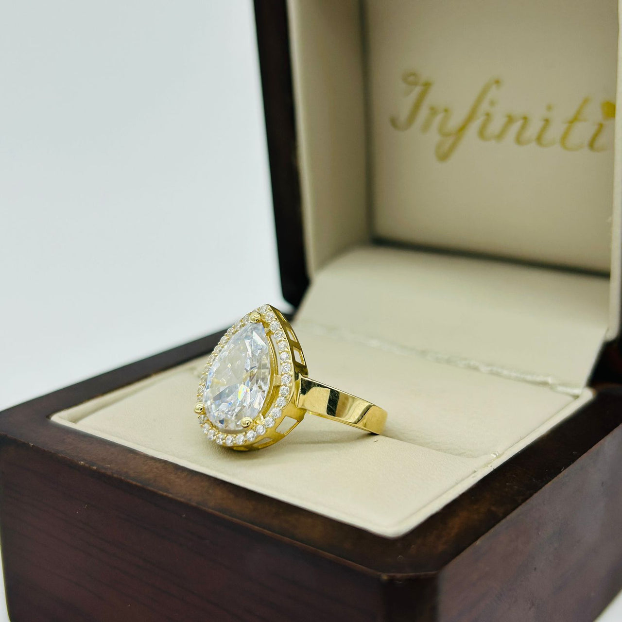 Anillo Oro 14k - Halo con Zirconia de Pera Blanca 12.5 mm