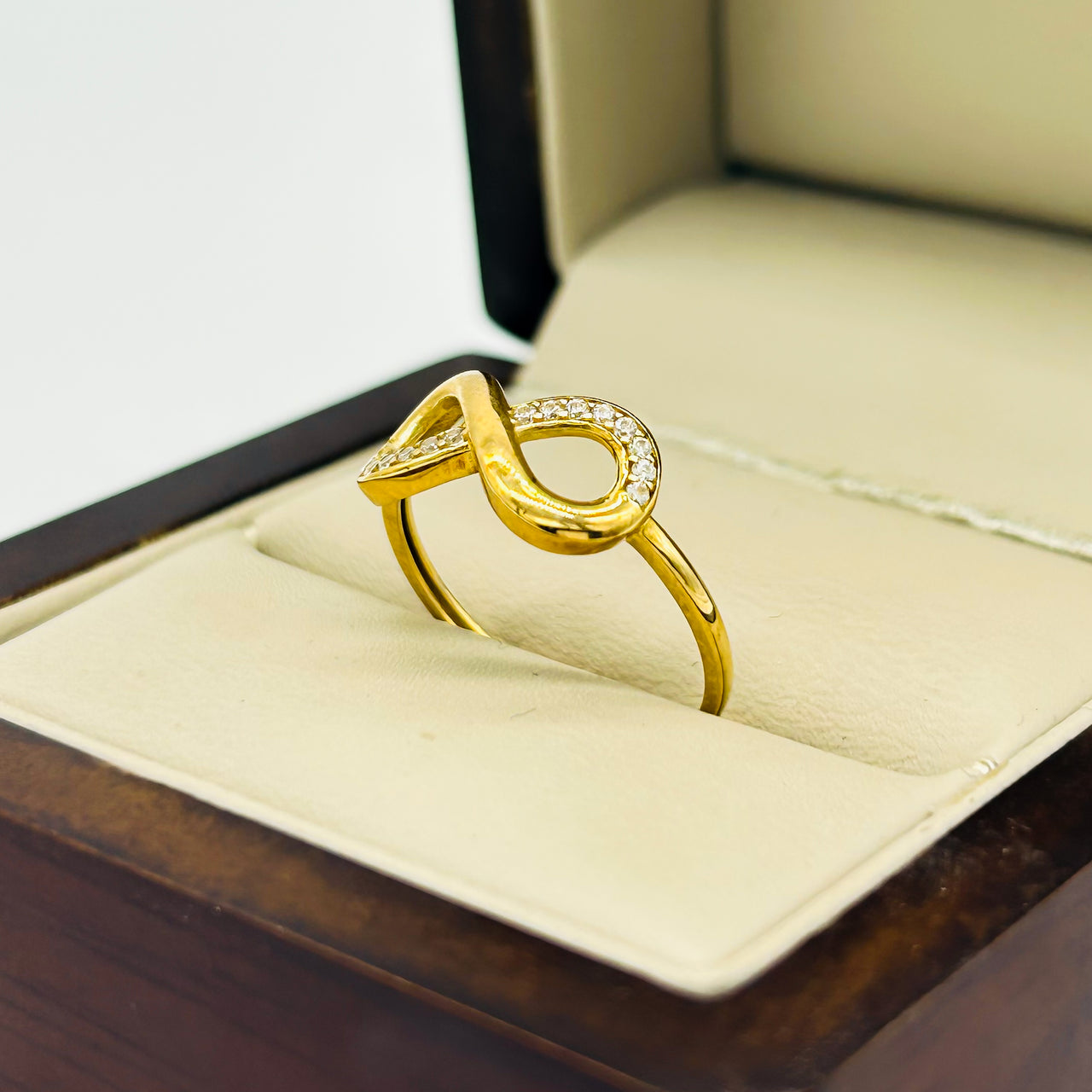 Anillo Oro 10k - Infinito con Zirconias