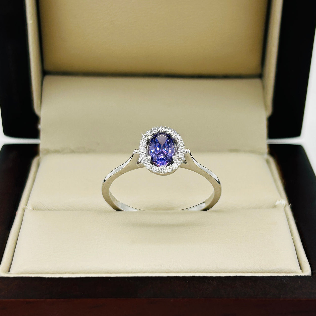 Anillo Oro Blanco 10k - Halo Oval Zirconia