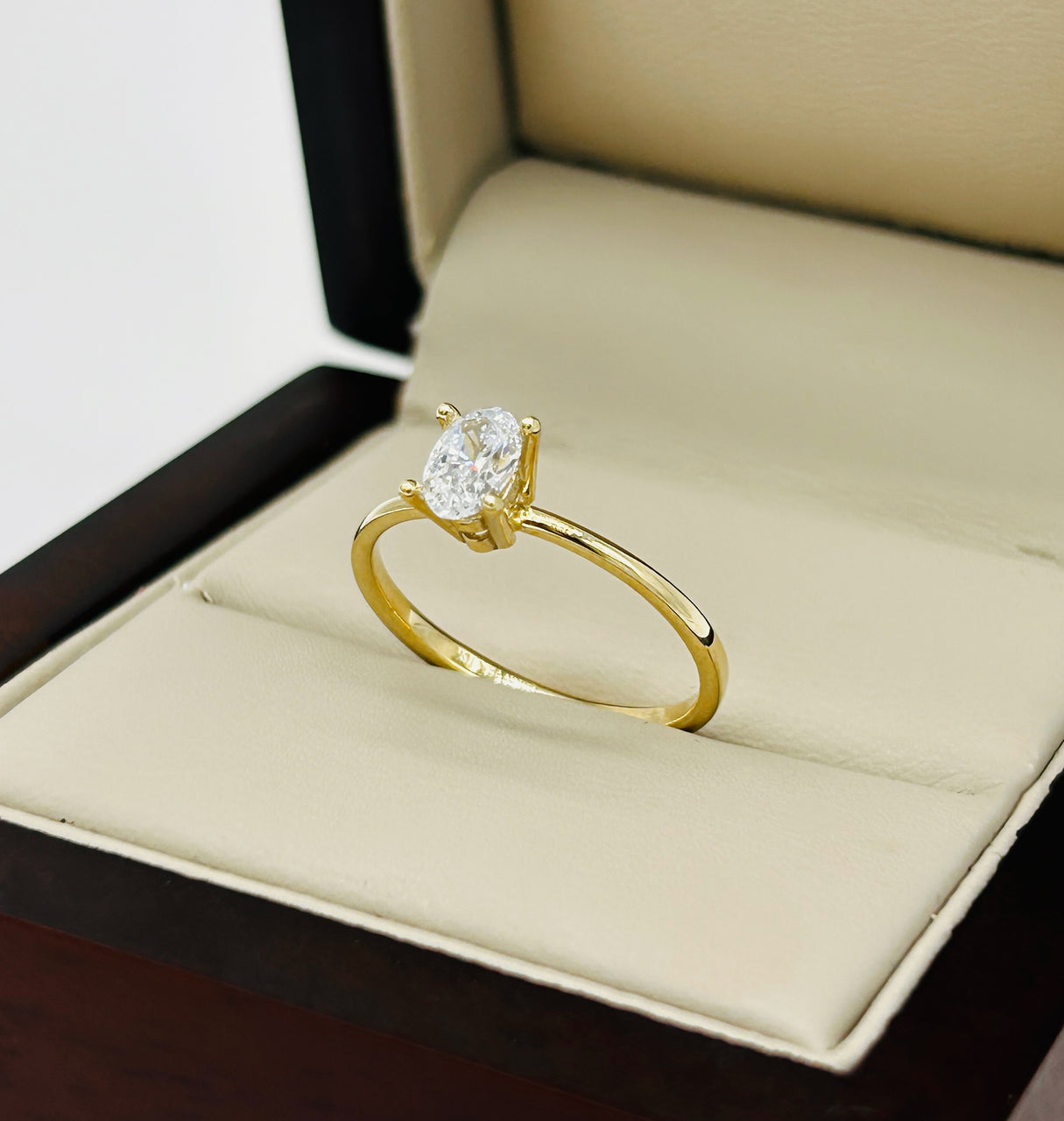 Anillo Oro 10k - Zirconia Oval