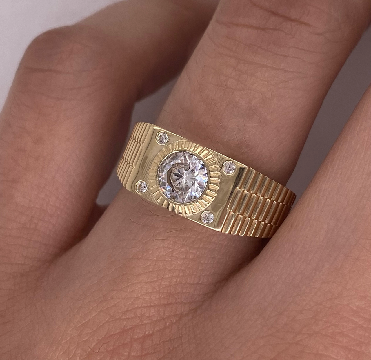 Anillo Oro 10k - Tipo Reloj con Zirconias