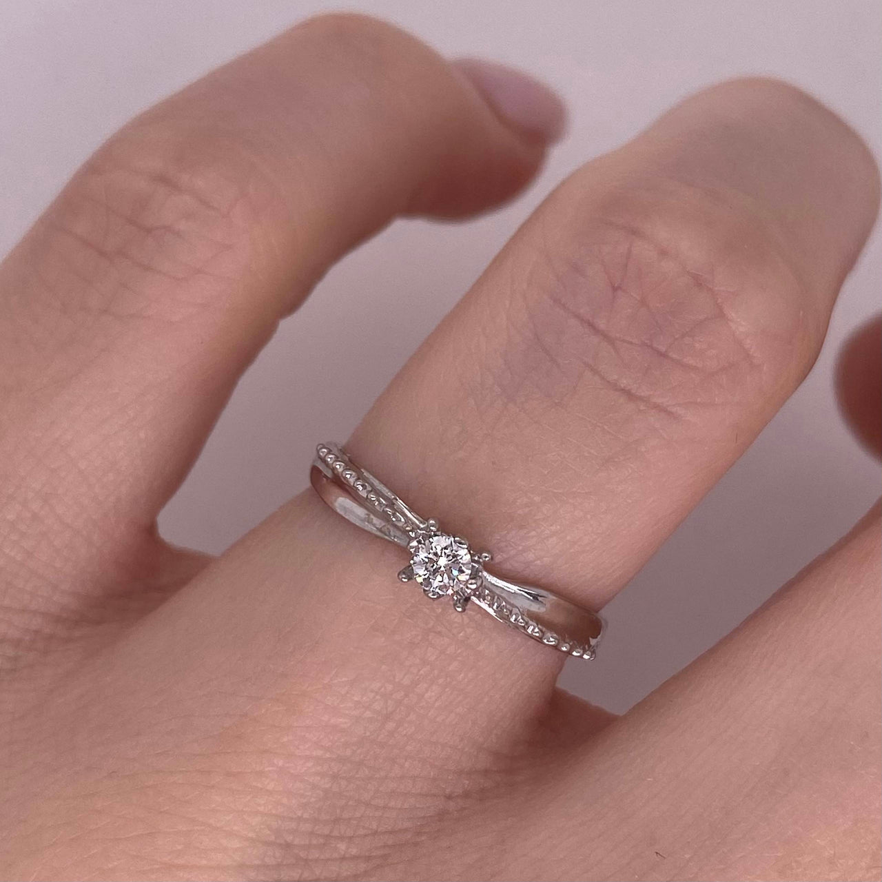 Anillo Solitario Oro Blanco 14k- Diamante Natural de 0.06 CT