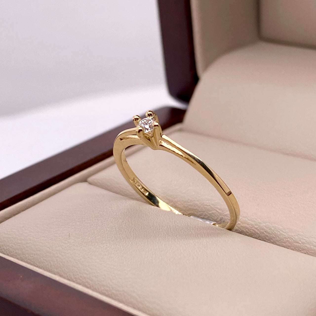 Anillo Oro 14k -  Diamante Natural de 0.05 CT