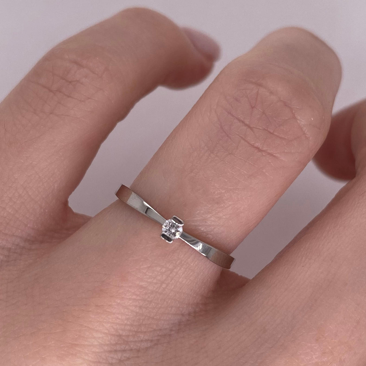 Anillo Oro Blanco 14k - Diamante Natural de 0.04 CT