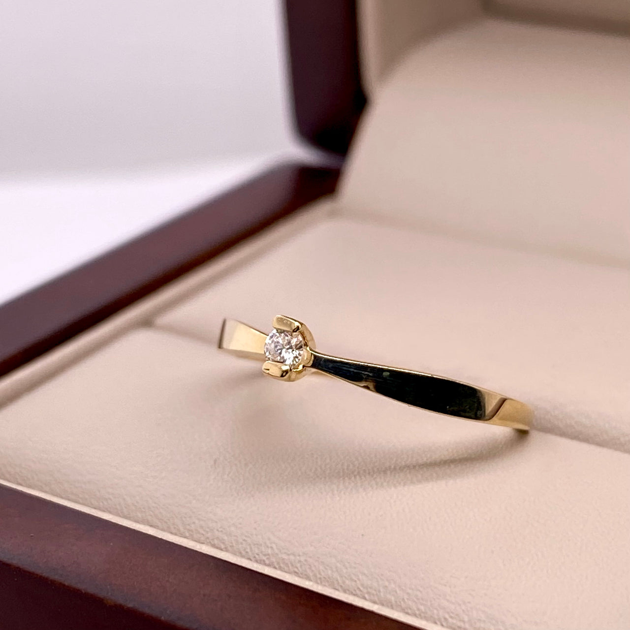 Anillo Oro 14k - Diamante Natural de 0.04 CT