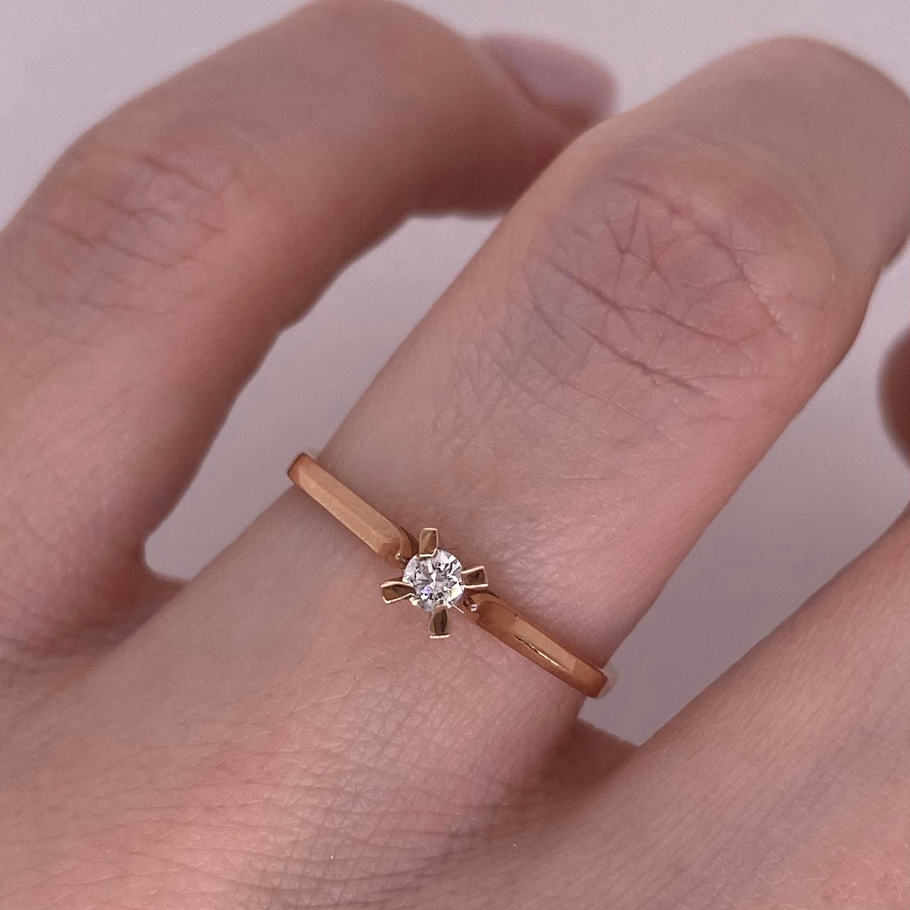 Anillo Solitario Oro Rosa 14k- Diamante Natural de 0.07 CT