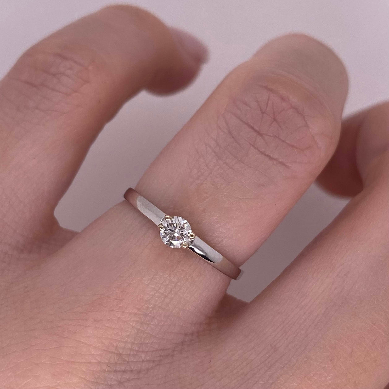 Anillo Oro Blanco 14k - Diamante Natural 0.14 CT