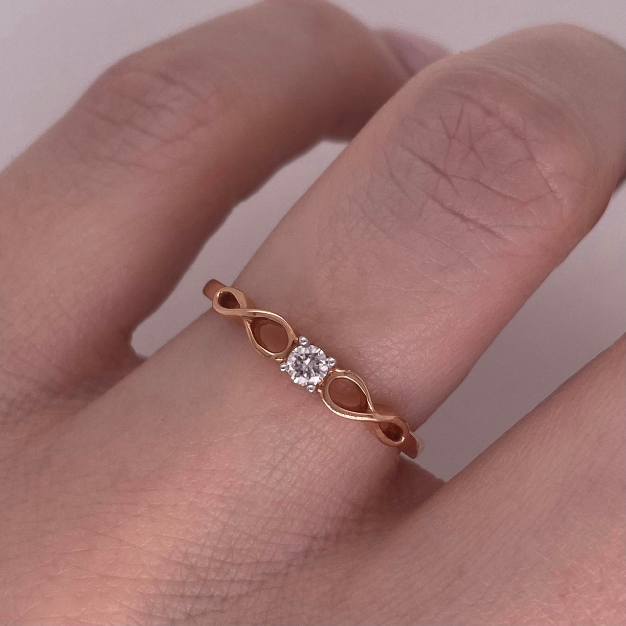 Anillo Oro Rosa 14k - Estilo Infinito Diamante Natural 0.05 CT