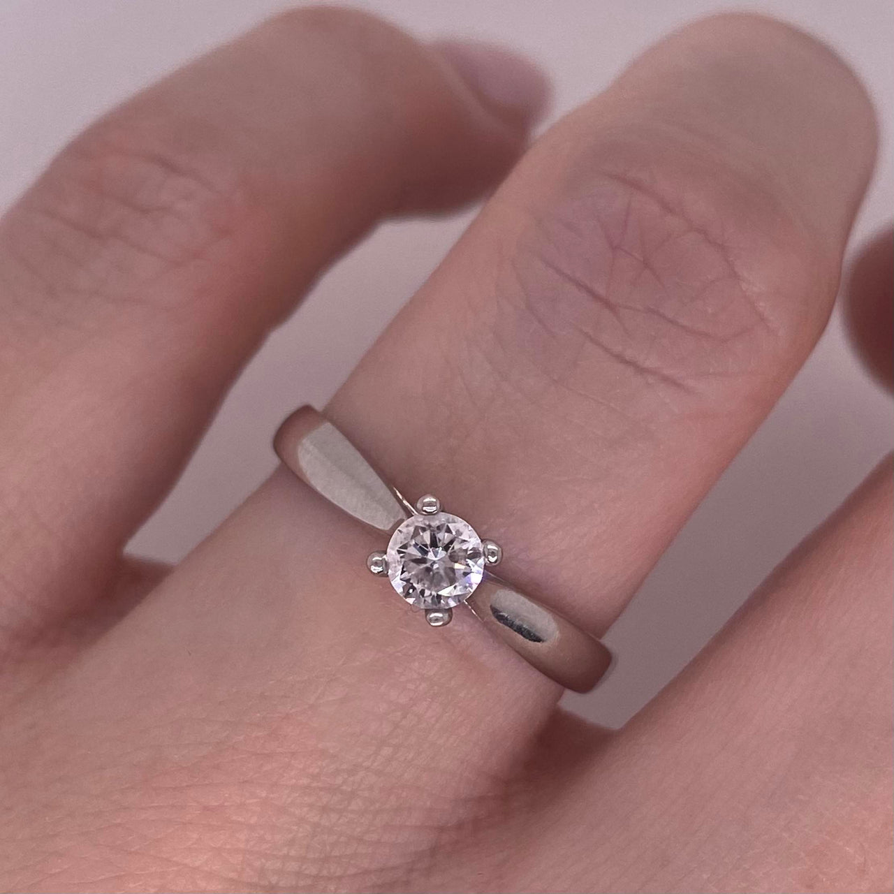 Anillo Oro Blanco 14k - Diamante Natural 0.28 CT
