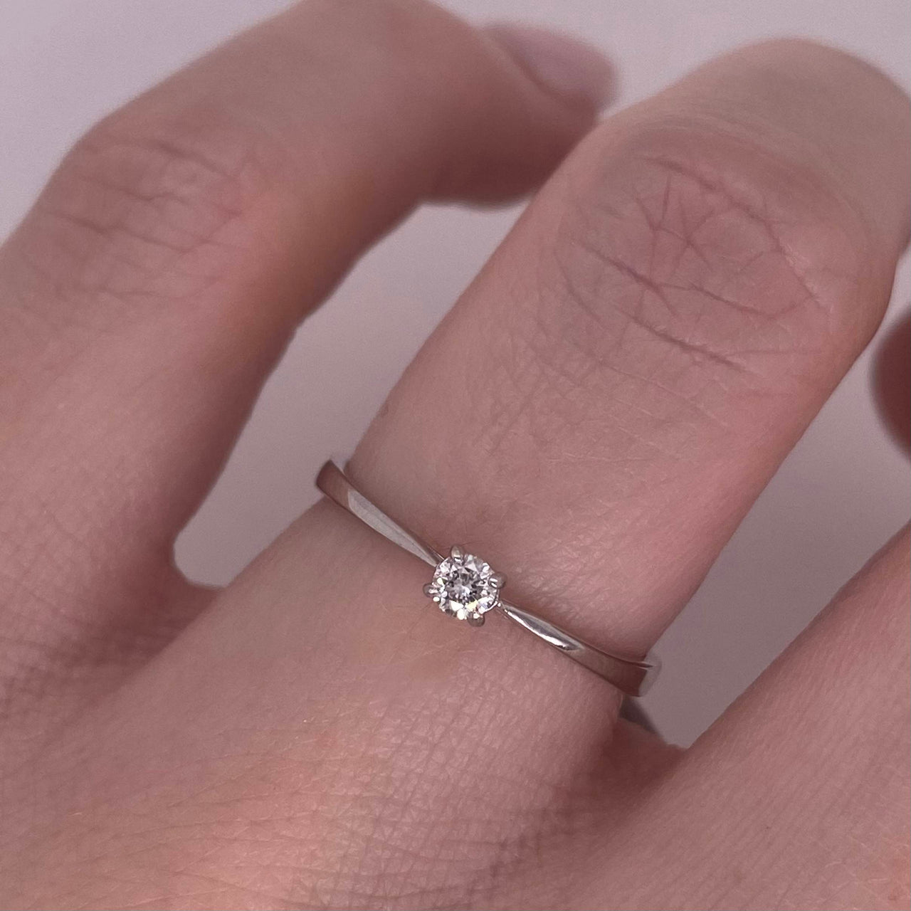 Anillo Oro Blanco 14k - Diamante Natural de 0.05 CT