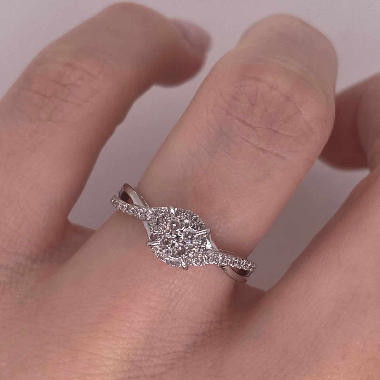 Anillo Oro Blanco 14k - Halo Diamante Natural 0.25 CTW