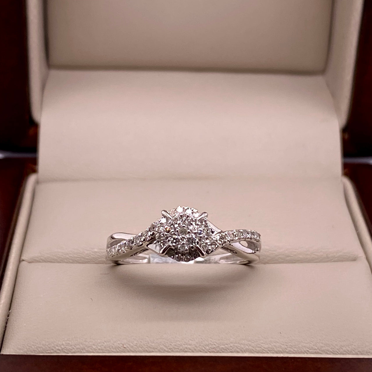 Anillo Oro Blanco 14k - Halo Diamante Natural 0.25 CTW
