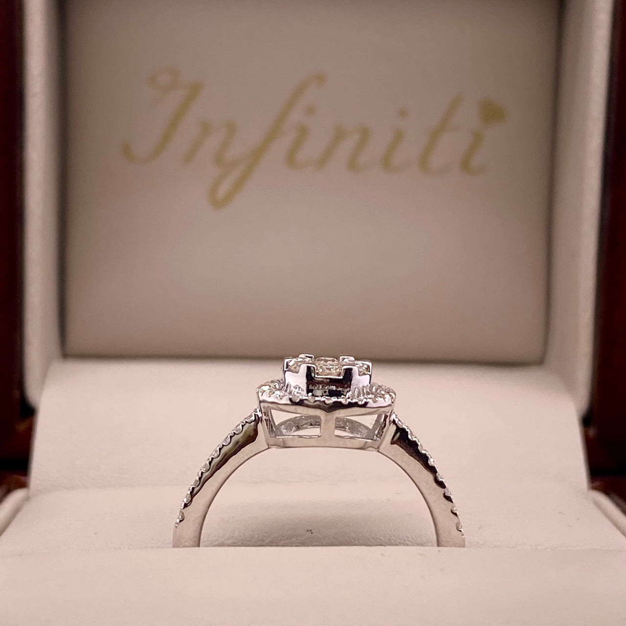 Anillo Oro Blanco 14k - Halo Diamante Natural 0.35 CTW