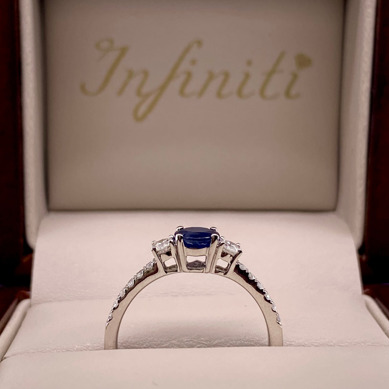 Anillo Oro Blanco 14k - Zafiro con Diamante Natural 0.75 CTW