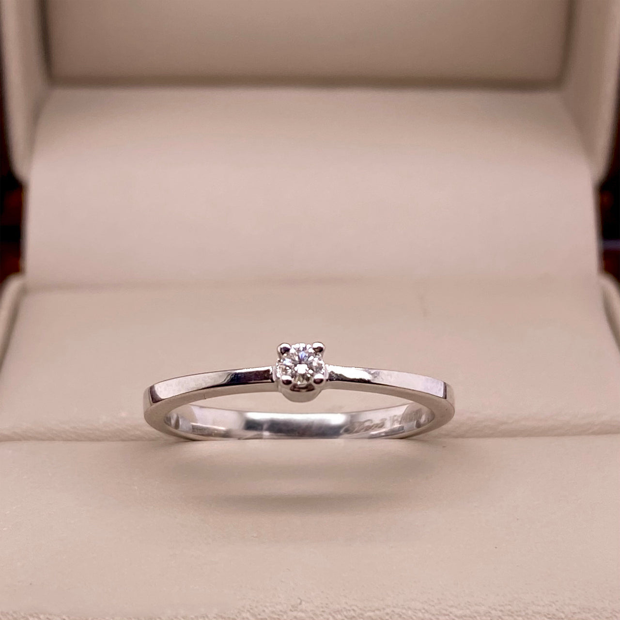 Anillo Solitario Oro Blanco 14k - Diamante Natural de 0.05 CT