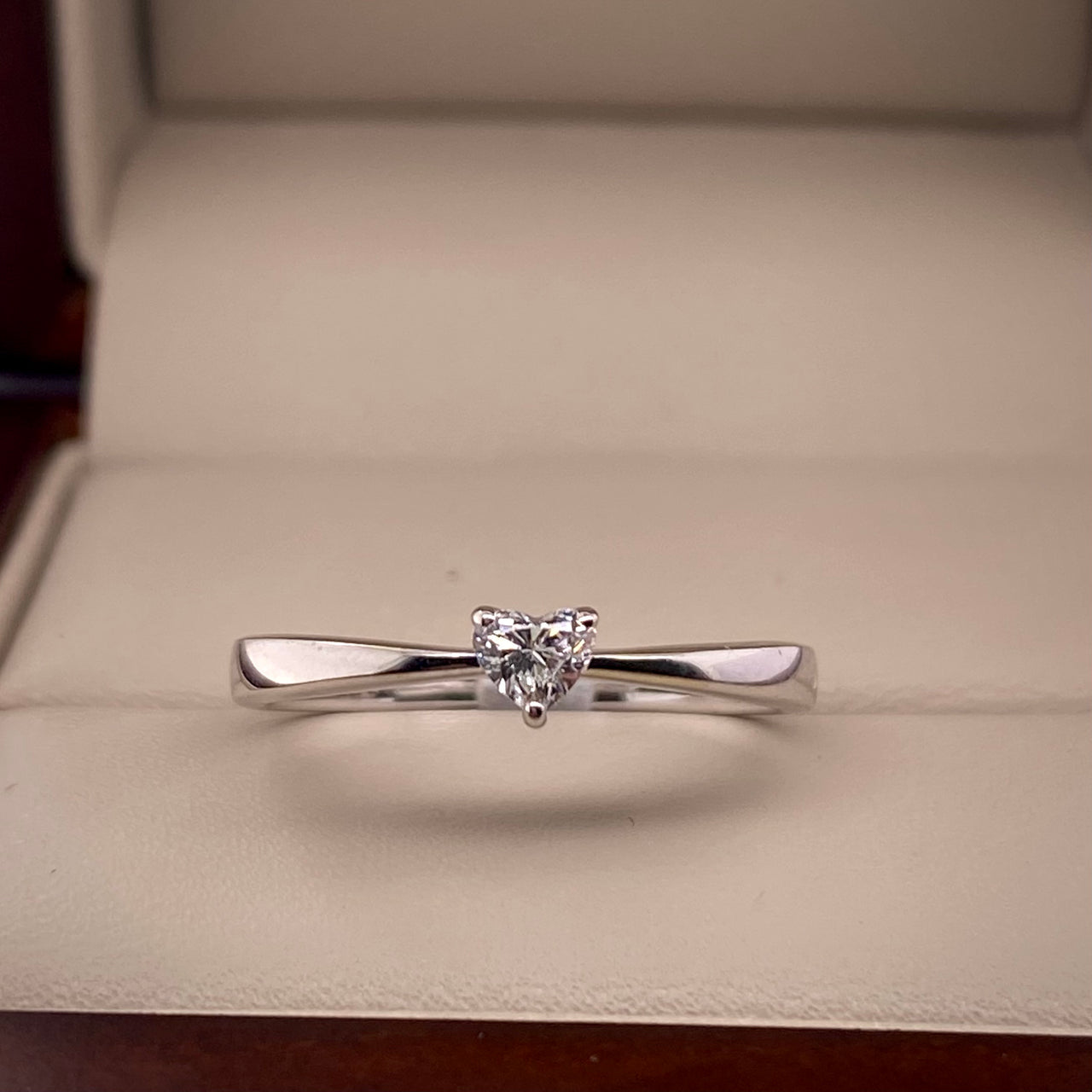 Anillo Oro Blanco 14k - Diamante Natural de Corazón 0.14 CT