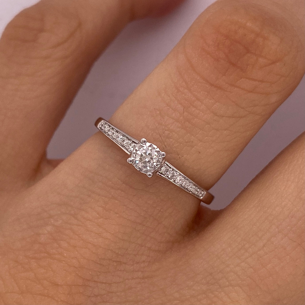 Anillo Oro Blanco 14k - Pavé con Diamante Natural 0.14 CTW