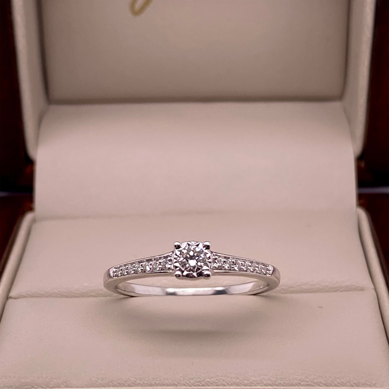 Anillo Oro Blanco 14k - Pavé con Diamante Natural 0.14 CTW