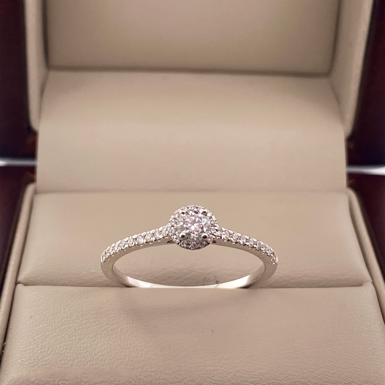 Anillo Oro Blanco 14k- Halo con Diamante Natural 0.36 CTW