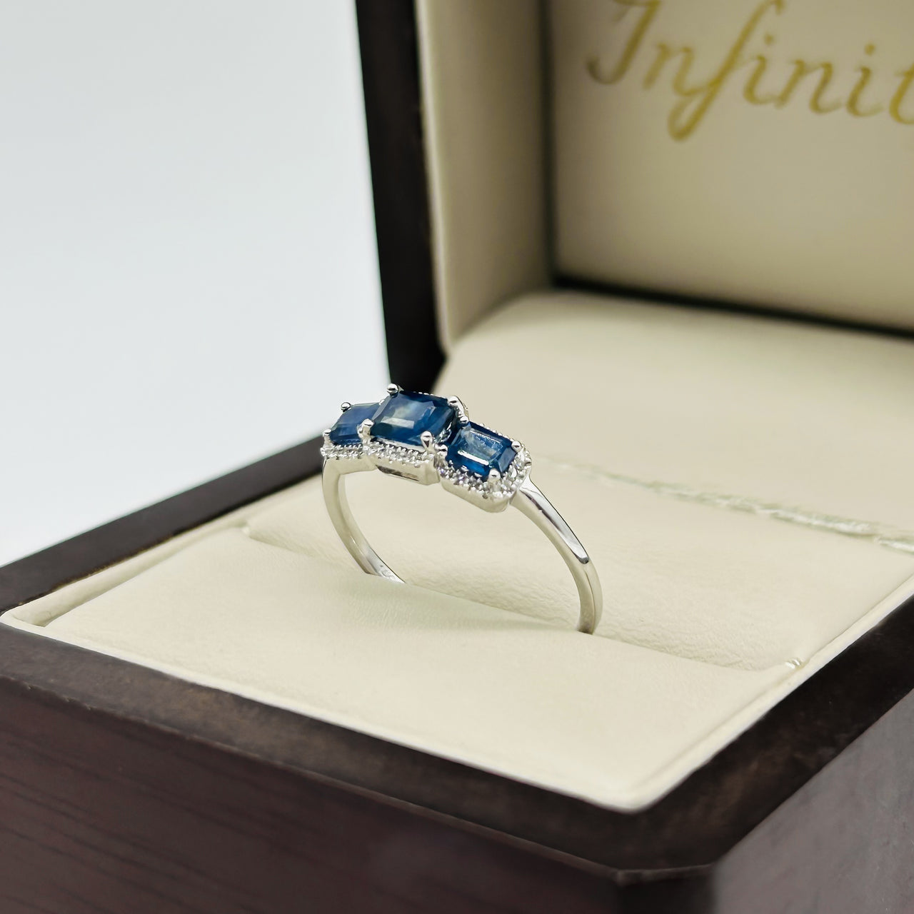 Churumbela Oro Blanco 14k - Zafiros y Diamantes 1.04 CT Totales