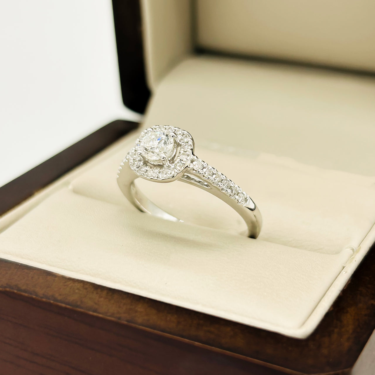 Anillo Oro Blanco 14k - Diamante Natural de 0.50 CTW