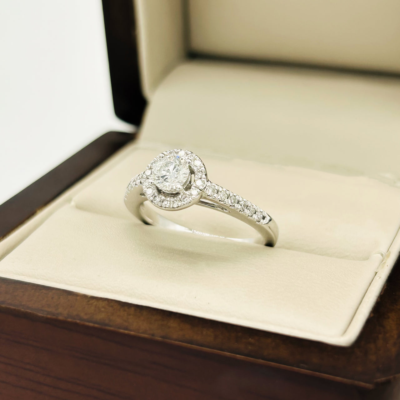 Anillo Oro Blanco 14k - Diamantes Natural de 0.50 CTW
