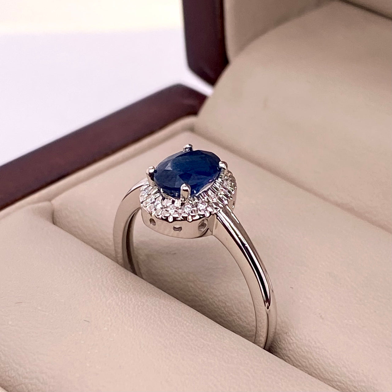 Anillo Oro Blanco 14k - Halo Zafiro con Diamante Natural 1.17 CTW