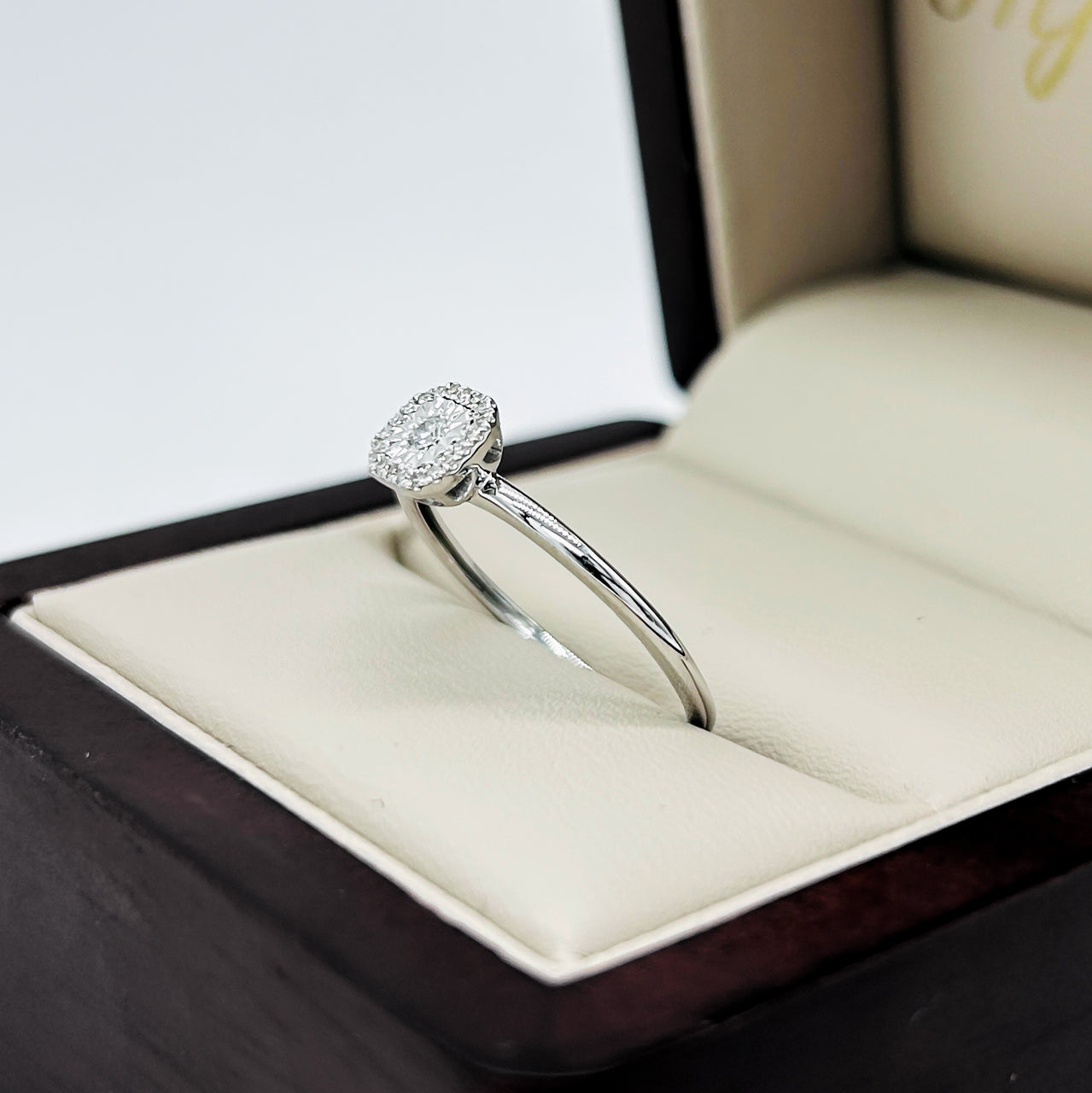 Anillo Oro Blanco 14k - Halo Diamante Natural con 0.08 CTW
