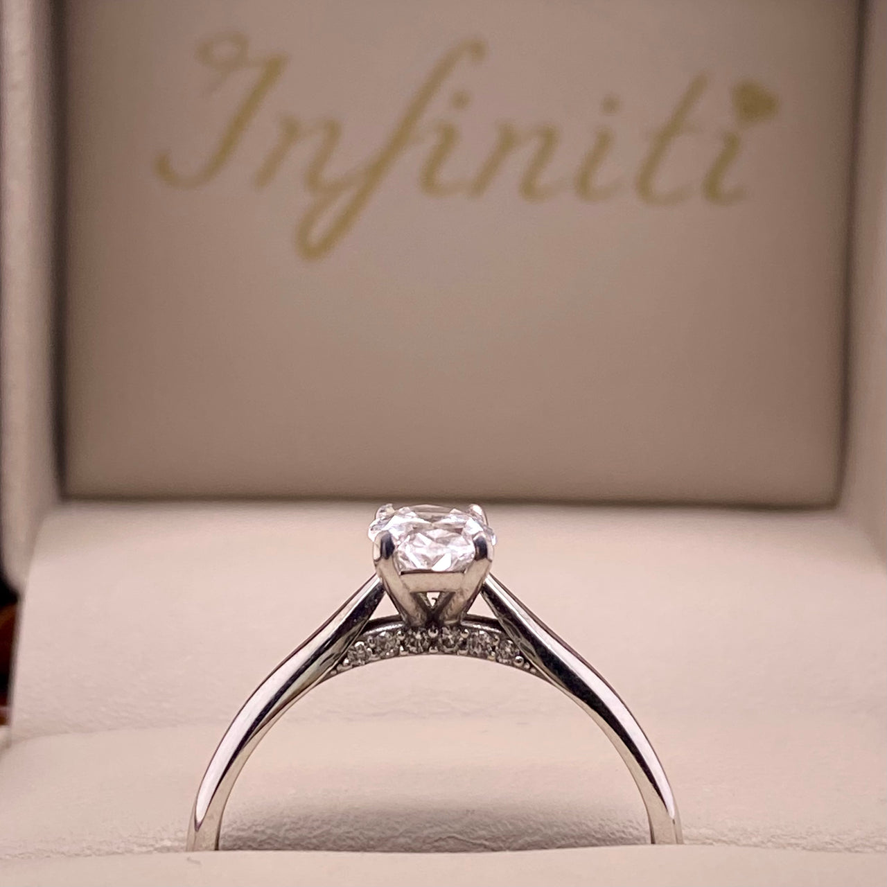 Anillo Oro Blanco 14k - 0.70 CT Diamante de Laboratorio