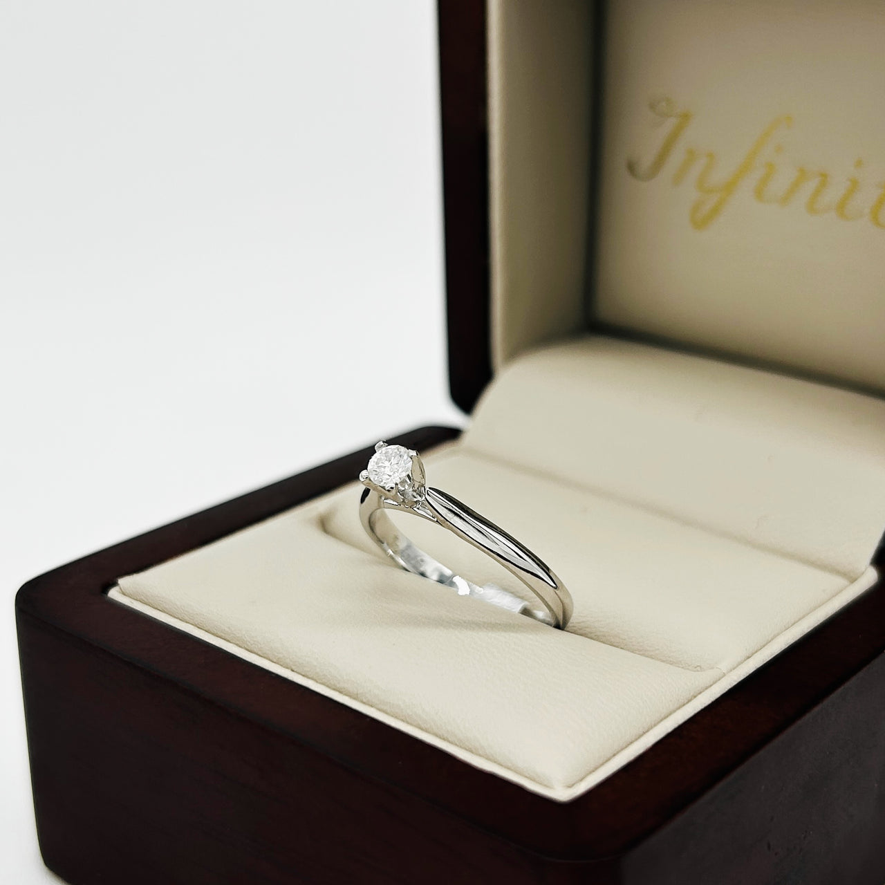 Anillo Oro Blanco 14k - Moissanita 0.15 CT