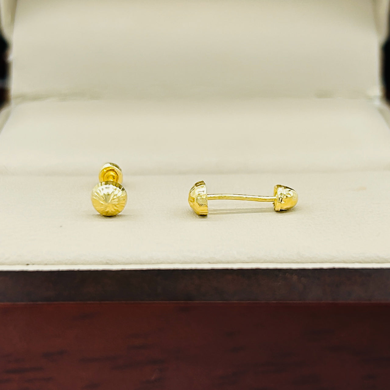 Broquel Oro 14k - Hongo Diamantado
