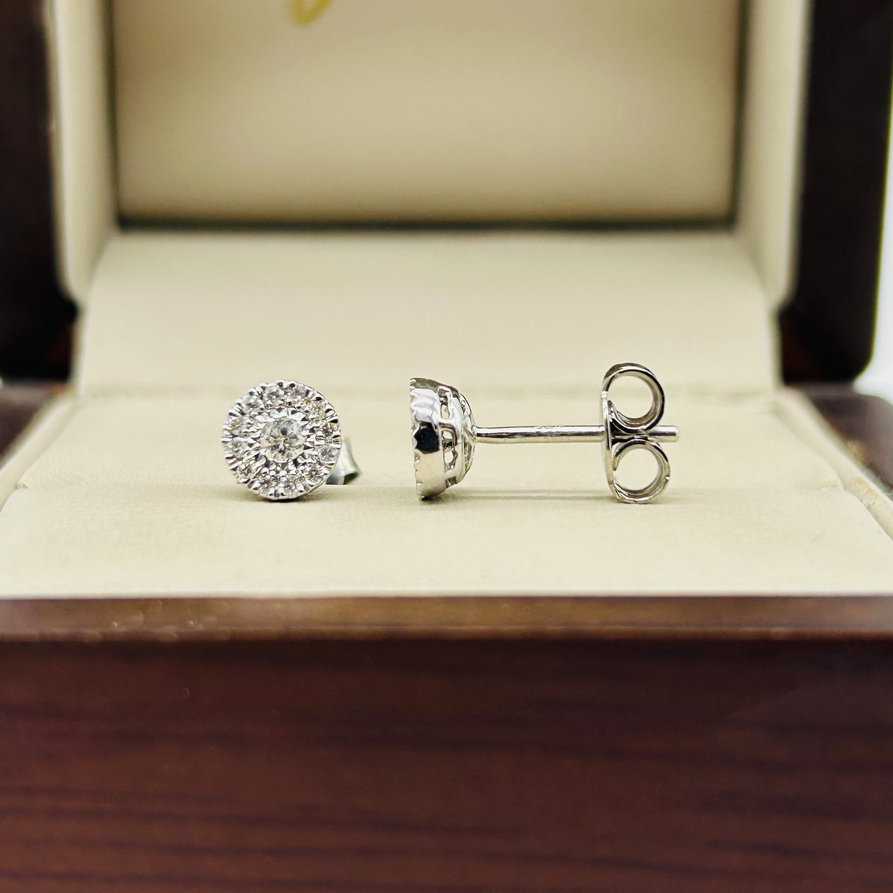 Broqueles Oro Blanco 14k - Halo de Diamantes de 20 Puntos Totales