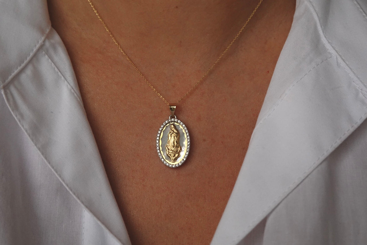Medalla Oro 14k - Virgen con Madre Perla y Zirconias