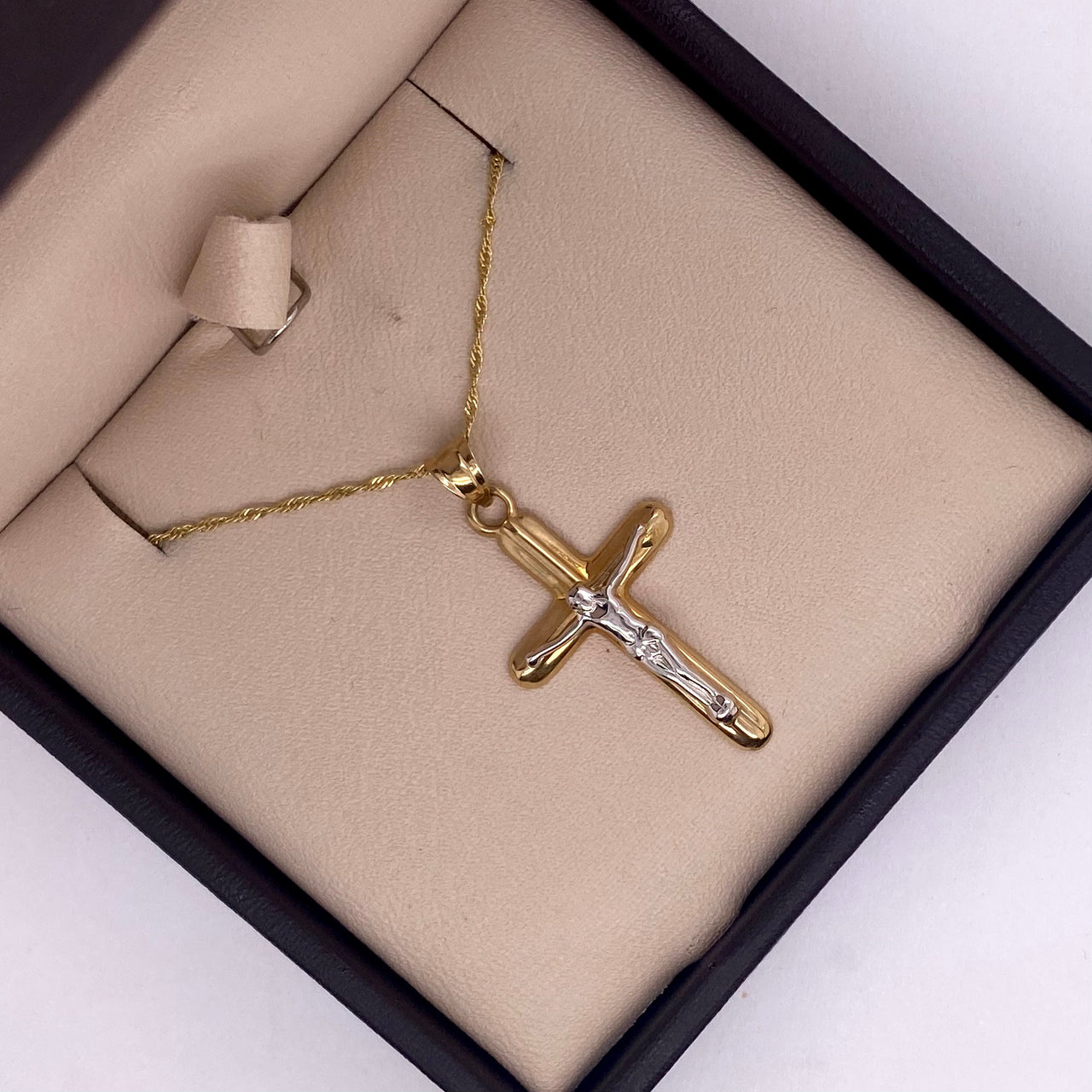 Cruz Oro 14k - Redondeada con Cristo Blanco