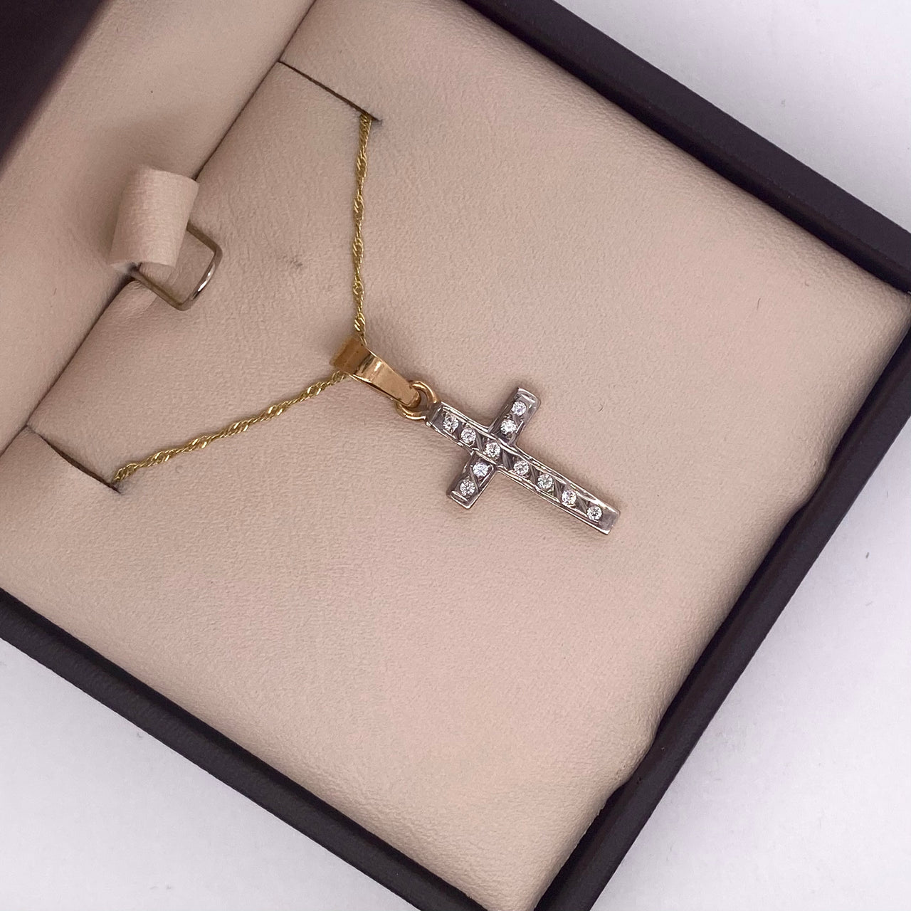 Cruz Cuadrada con Platinado y Zirconias - Oro 10k