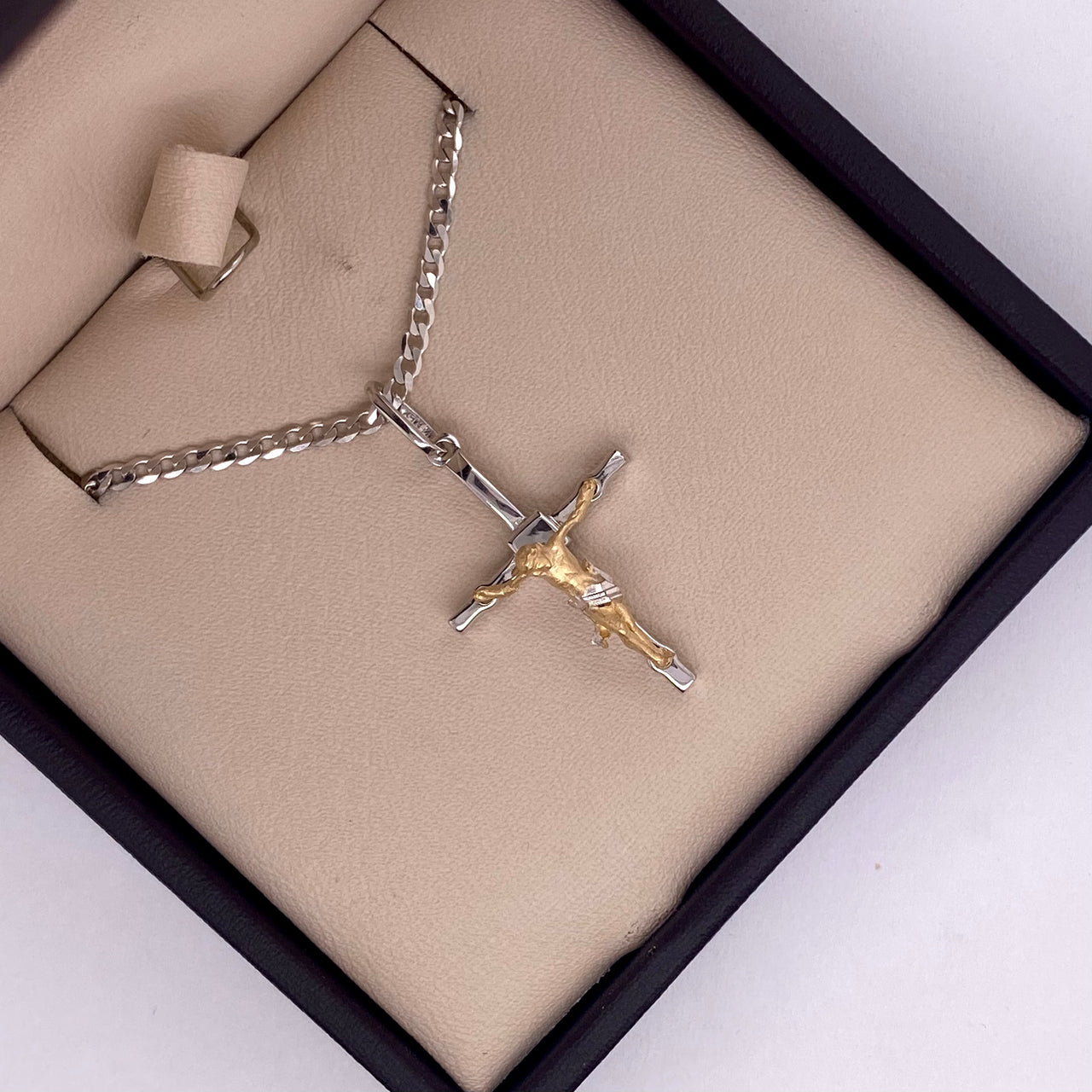 Cruz con Cristo Amarillo - Oro Blanco 14k