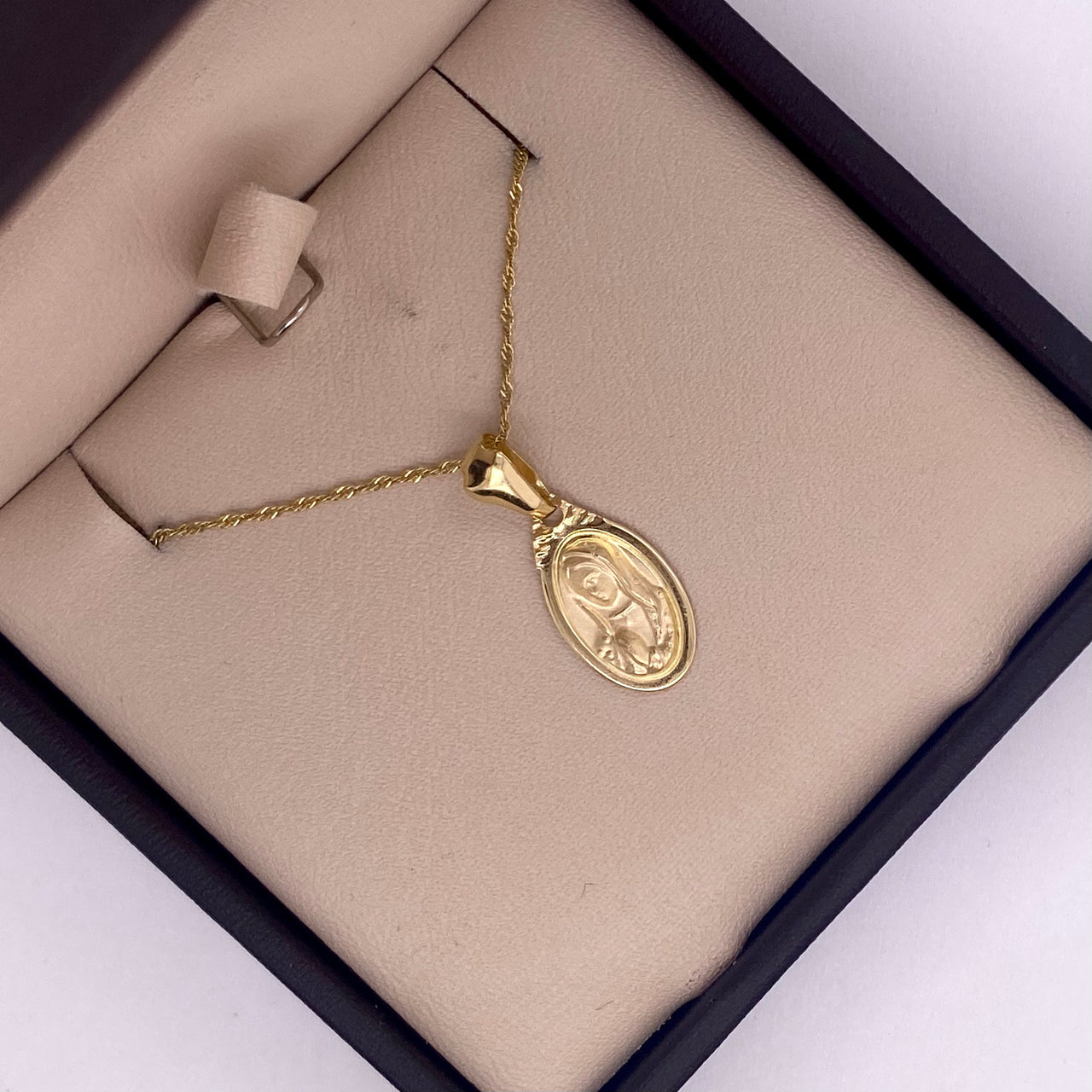 Medalla Oro 14k - Virgen de Guadalupe 2.1 cm