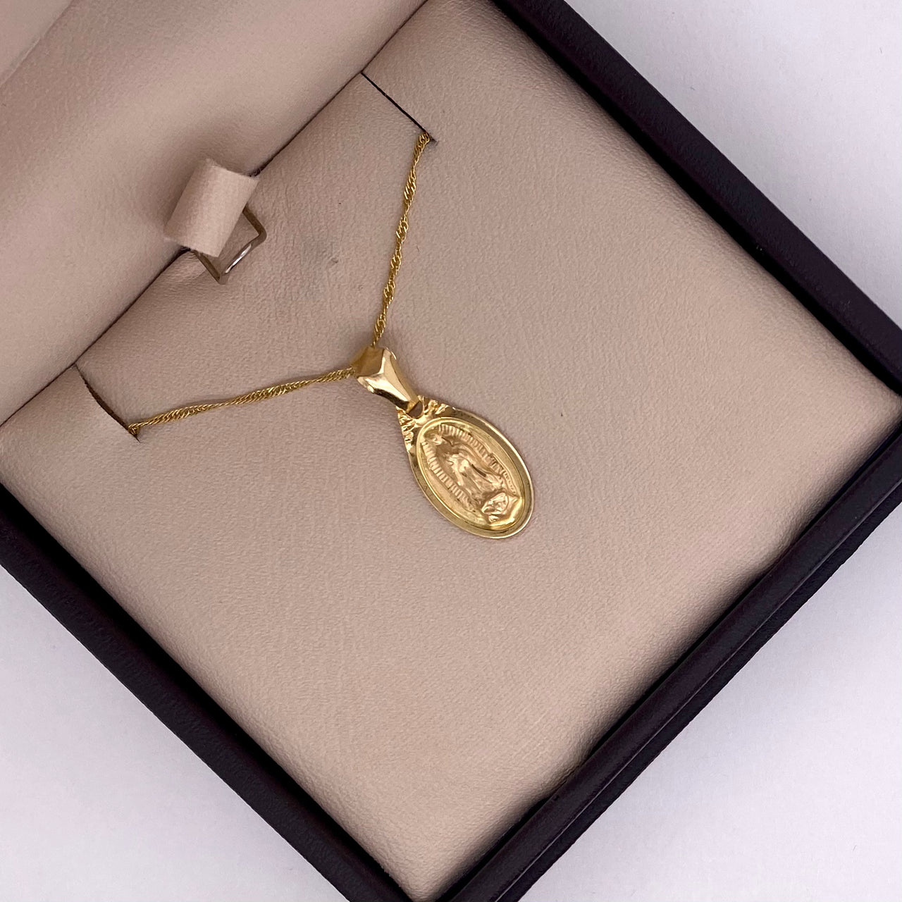 Medalla Oro 14k - Virgen de Guadalupe 2.1 cm