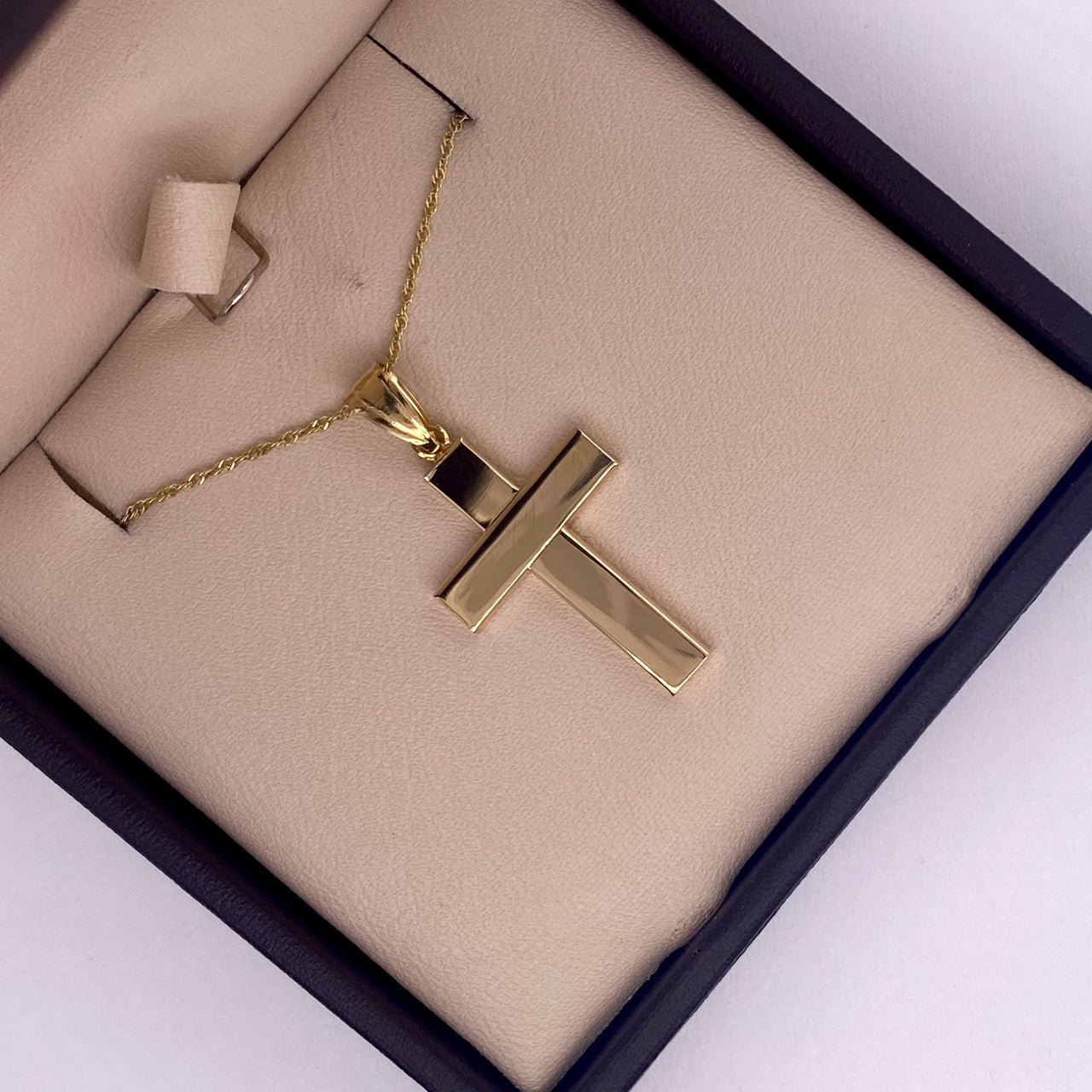 Cruz Oro 14k - Lisa de 3.1 cm Alto, 1.6 cm Ancho