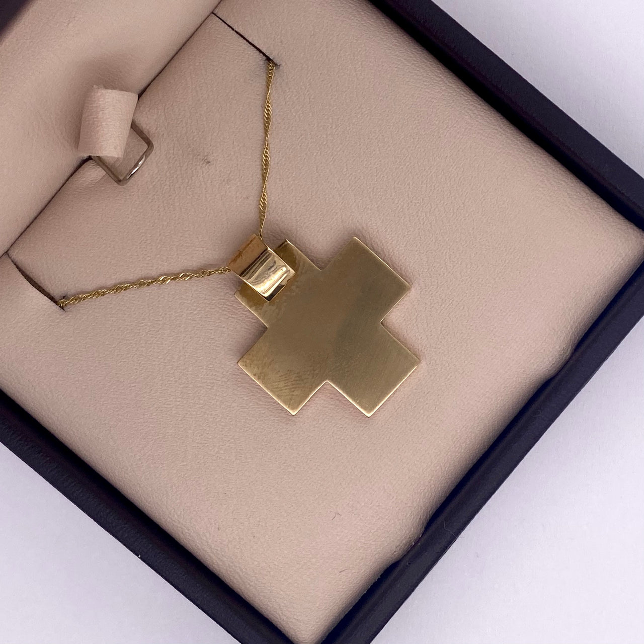 Cruz Oro 14k - Lisa de 2.4 cm Alto, 2.0 cm Ancho