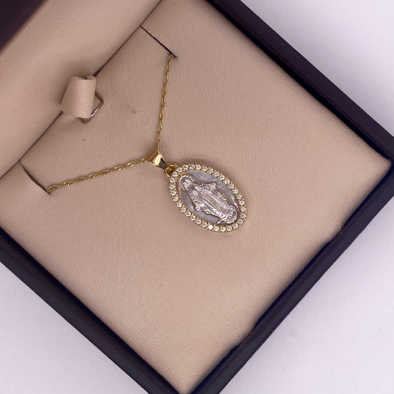 Medalla Oro 14k - Virgen Milagrosa con Madre Perla y Zirconias
