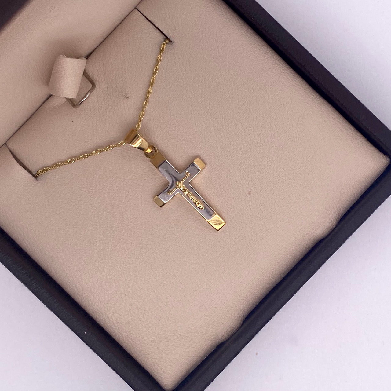 Cruz Oro 14k - Placa Blanca y Lisa con Cristo de 2.5 cm Alto